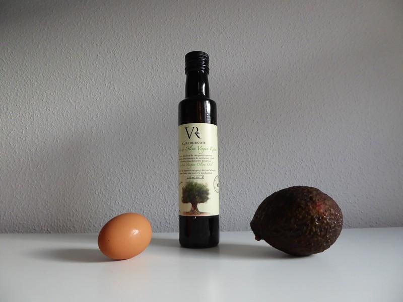 Agucate, huevo y aceite de oliva