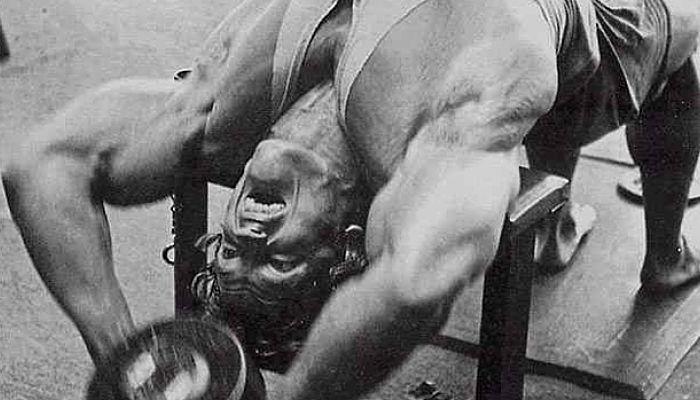 Pullover con mancuernas: El ejercicio más controversial de todos