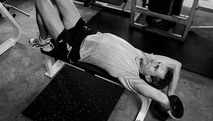 Pullover con mancuernas