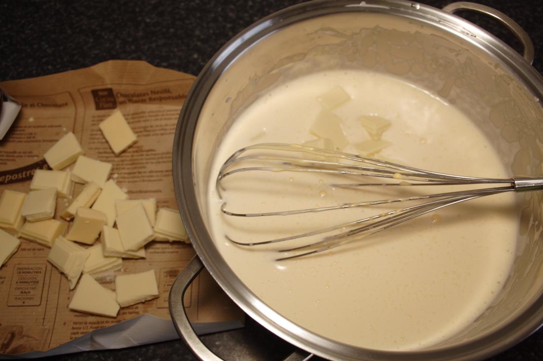 TARTA DE CHOCOLATE BLANCO Y MERMELADA 9