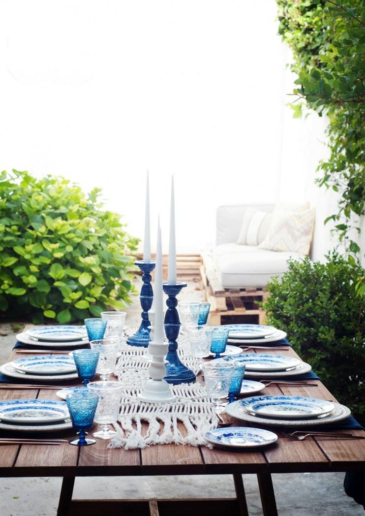Decoración mesa veraniega en azules y blancos