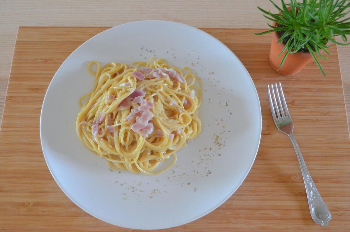 pasta con salsa cremosa vegana