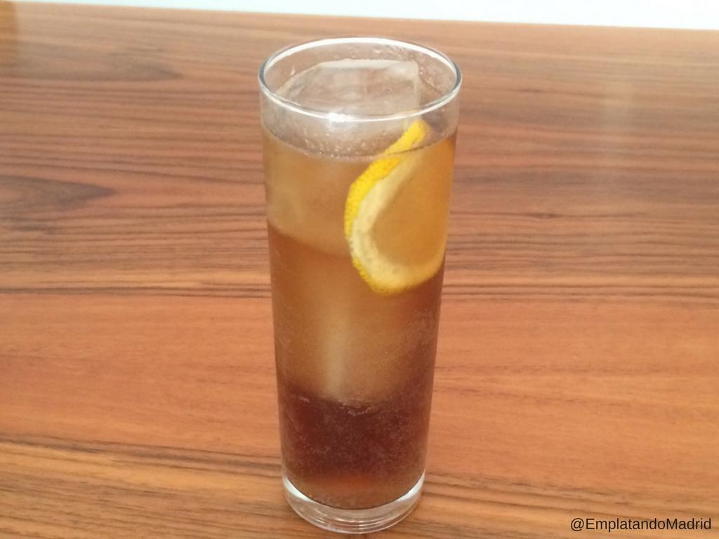 Completa el coctel con Coca Cola