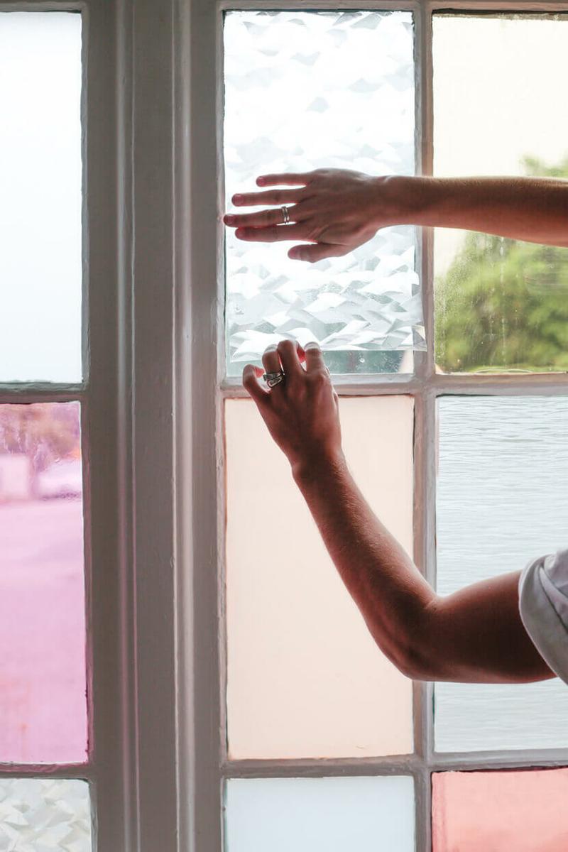 Cómo_personalizar_tus_ventanas_DIY_pegar_vinilo