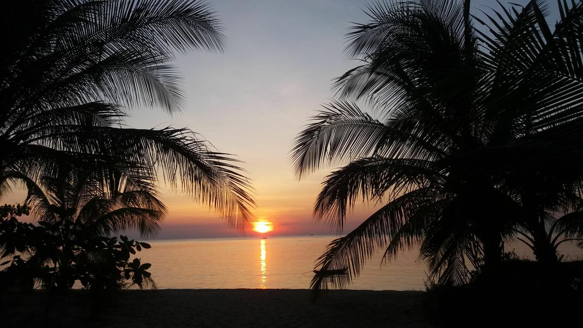 Puesta de sol desde el centro de yoga Gaia