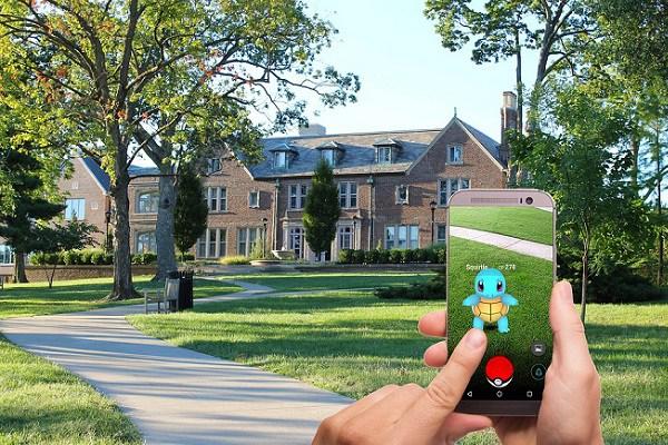 Jugar a Pokémon GO al Caminar Produce Riesgo de Caída
