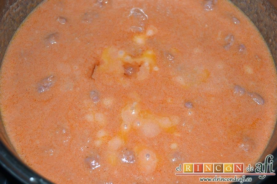 Pasta con salchichas frescas, dejar cocer