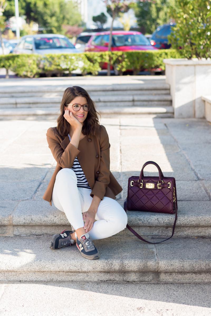 look casual con camiseta de rayas