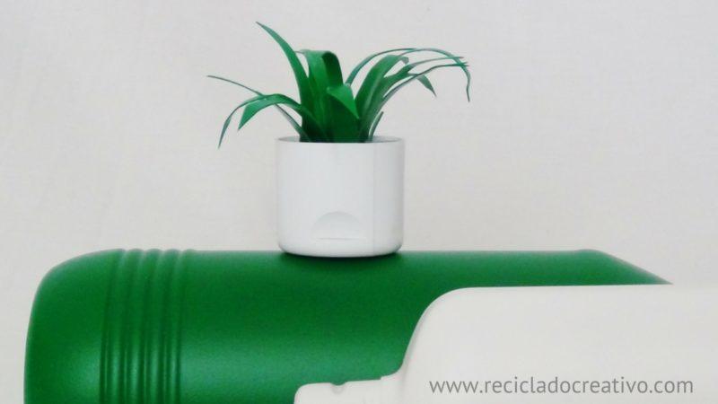 DIY Miniatura de planta de hojas cintas con botellas de plástico
