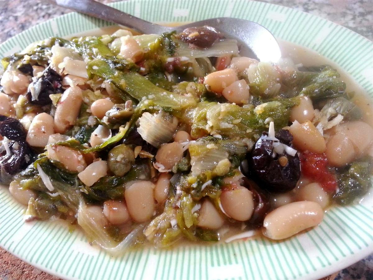 Sopa de escarola - Sopa de escarola con alubias - Zuppa di scarole e fagioli - Escarole and bean soup