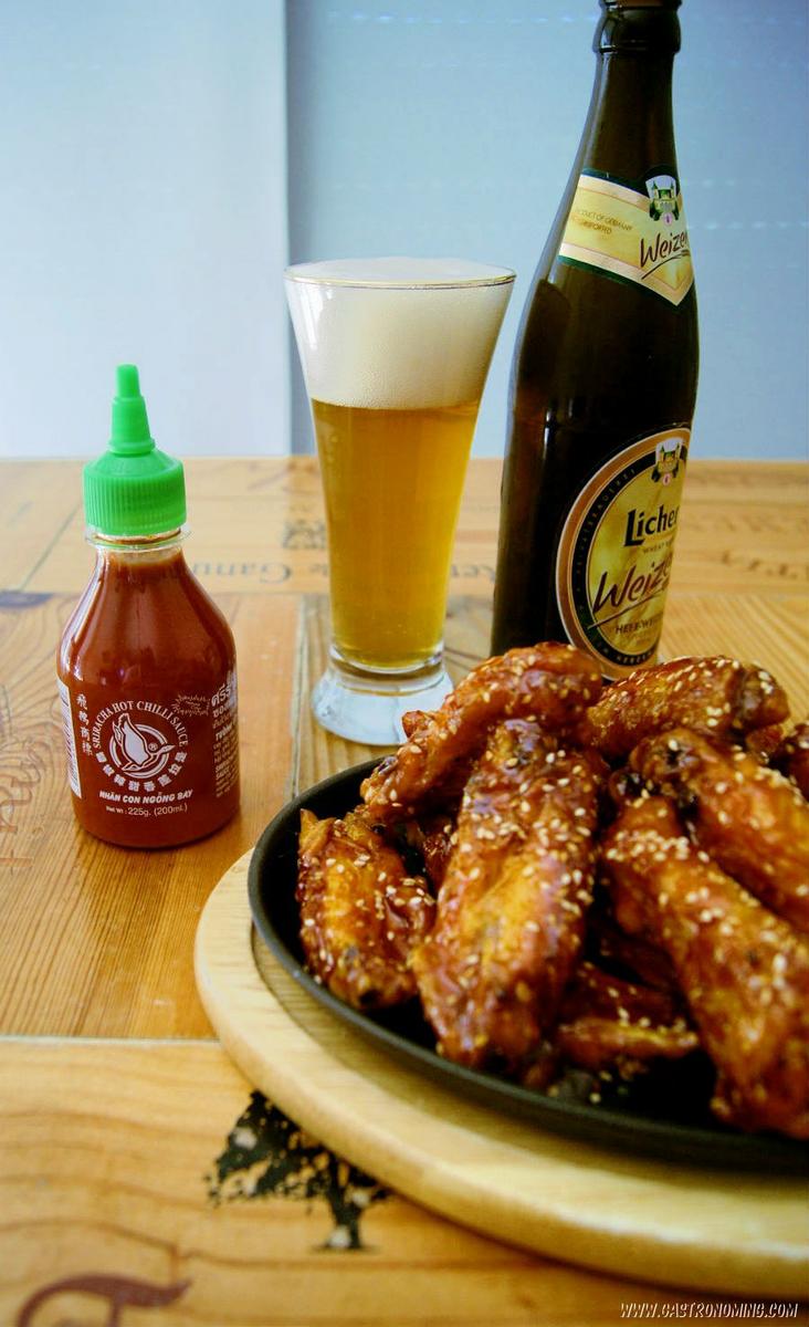 Alitas de pollo con sriracha y miel