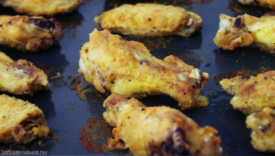 Alitas de pollo con sriracha y miel