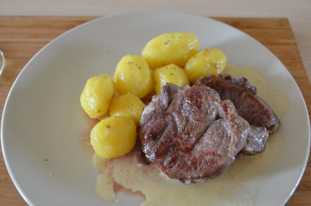 Solomillo a la pimienta con patatas asadas