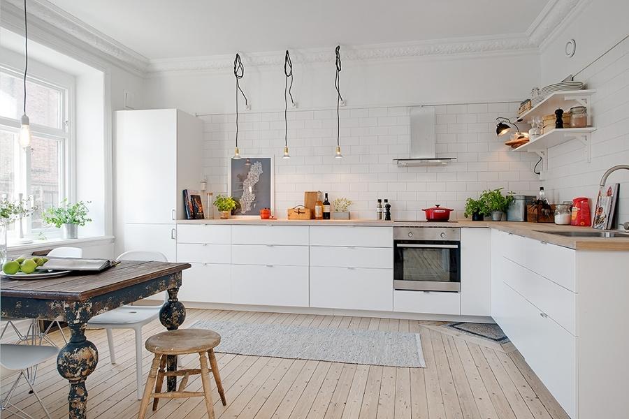 cocinas-nordicas-mesa-antigua