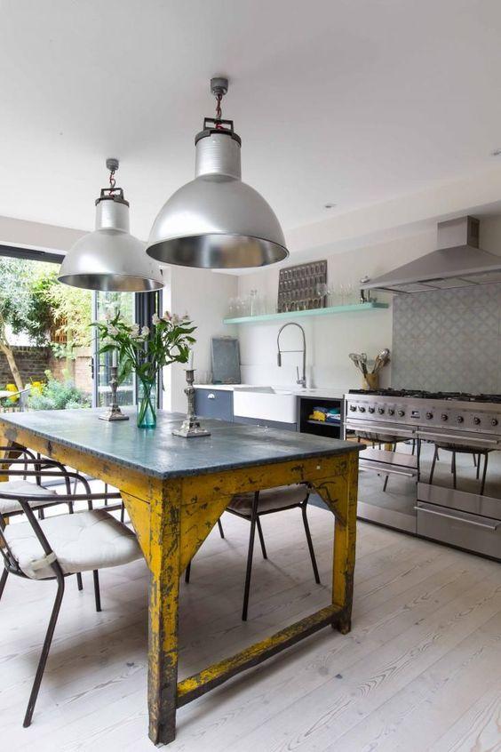 Islas de cocina: realizada a partir de una mesa industrial