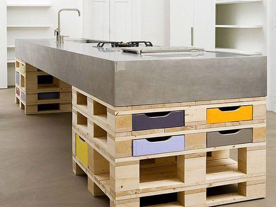 Islas de cocina: hecha con pallets y encimera de cemento