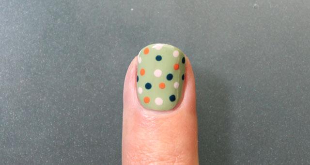 uñas decoradas lunares paso a paso