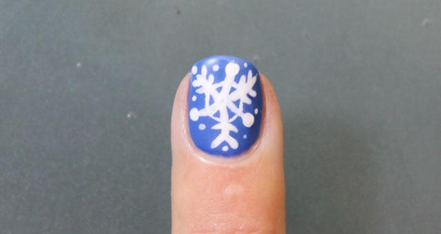 uñas decoradas copo de nieve paso a paso