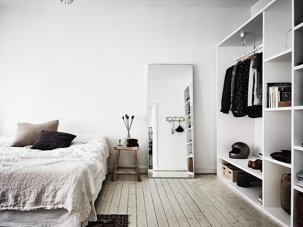 Ideas_de_decoración_para_espacios_reducidos_espejo_decorativo_dormitorio