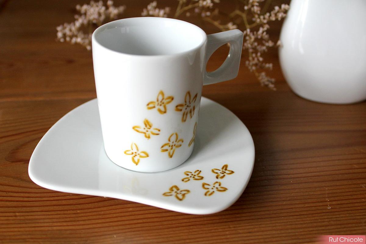 diy-personalizar-tazas-de-cafe-flores