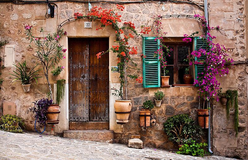 800px-fachadas_de_valldemosa