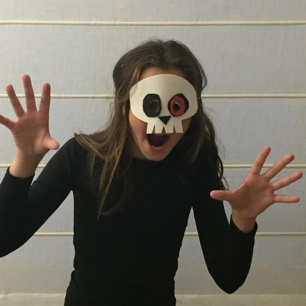 12-antifaces-de-halloween-con-goma-eva-calavera