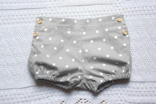 DIY Tutorial y patrones de ropa para bebes. Como hacer pantalones de niño.