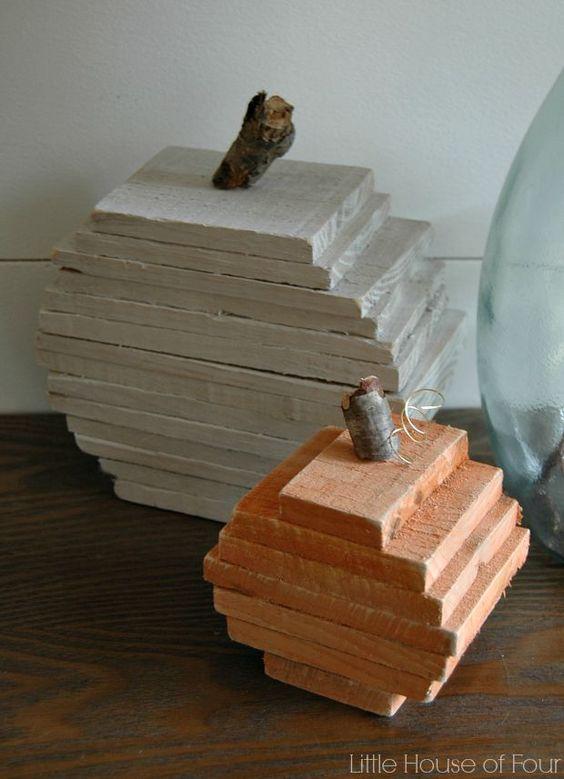 ideas-para-halloween-diy-con-palets-calabaza-de-tablas-de-palets-little-house-of-four