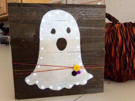 ideas-para-halloween-diy-con-palets-cartel-luminoso-etsy