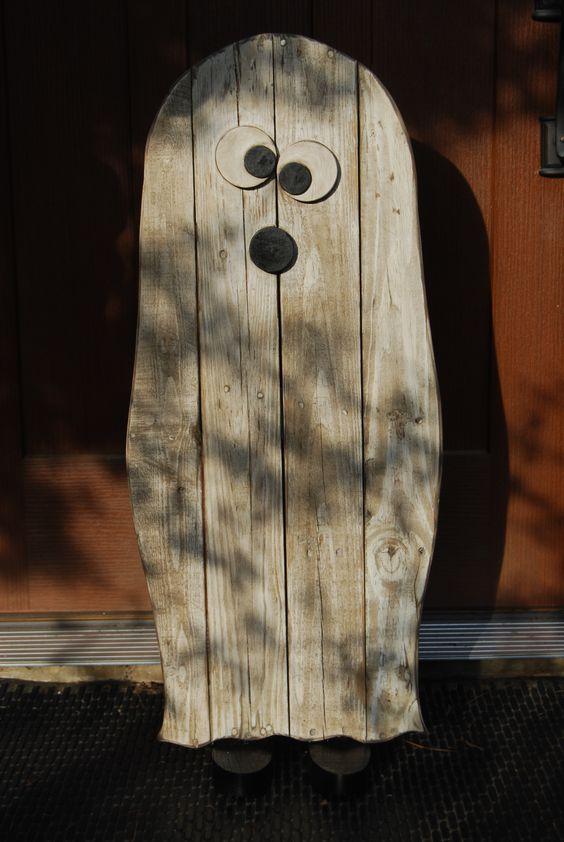 ideas-para-halloween-diy-con-palets-fantasma-palets-blisstoria-en-pinterest
