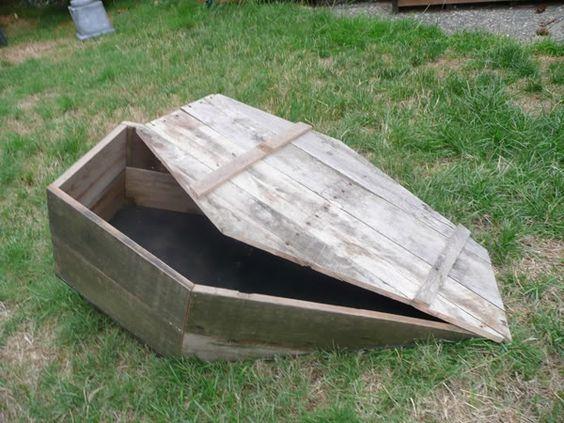 ideas-para-halloween-diy-con-palets-ataud-palets-halloween-forum