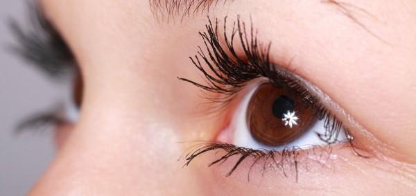 Belleza de las atractivas pestañas