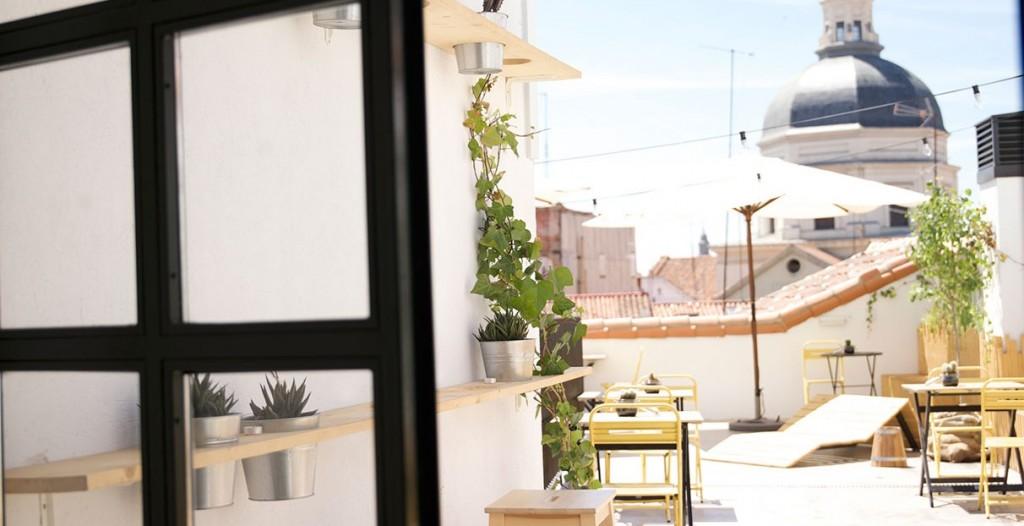 Hostel de estilo nórdico terraza