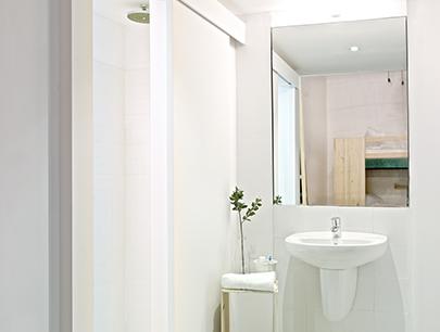 Hostel de estilo nórdico baño