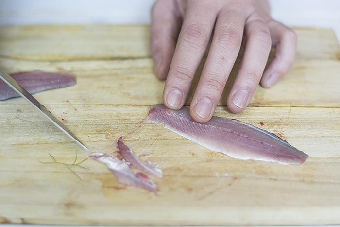 como filetear sardinas
