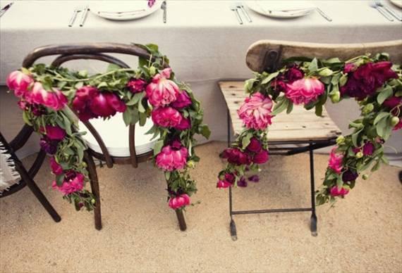 sillas-decoradas-para-bodas-en-jardin