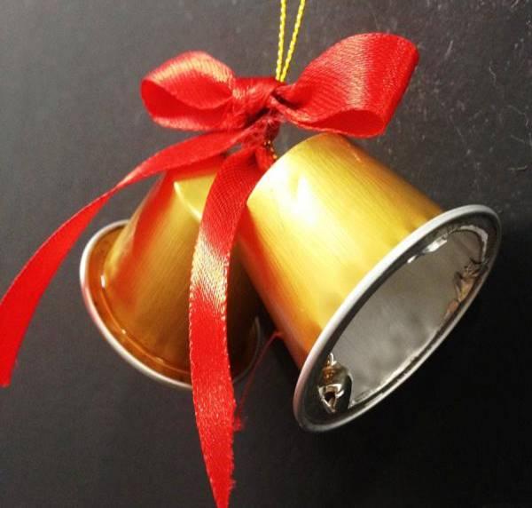 campanillas-de-navidad-con-capsulas-de-cafe