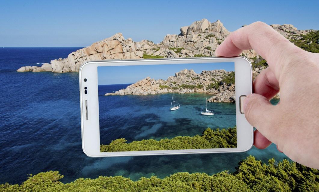 Taking a picture with Smartphone in Sardinia