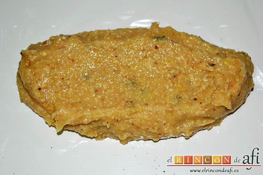 Coles de Bruselas con mantequilla de avellanas, ponemos la pasta en papel film