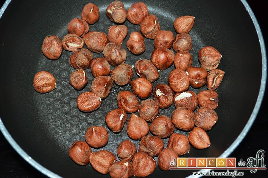 Coles de Bruselas con mantequilla de avellanas, ponerlas a tostar en una sartén