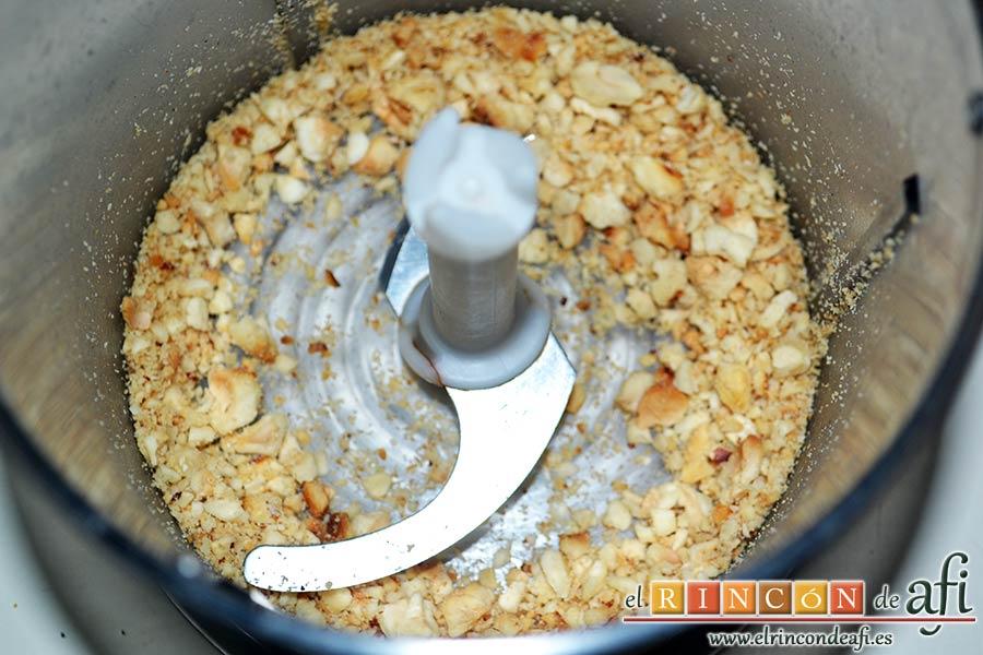 Coles de Bruselas con mantequilla de avellanas, triturarlas