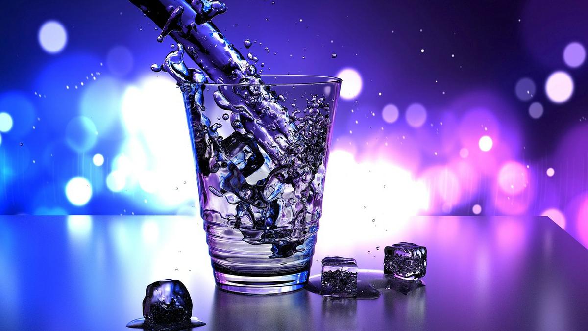 beber dos litros de agua en invierno