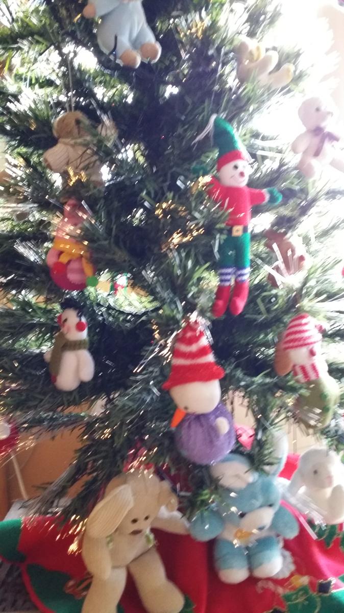 Antes de poner los peluches pusimos luces de colores