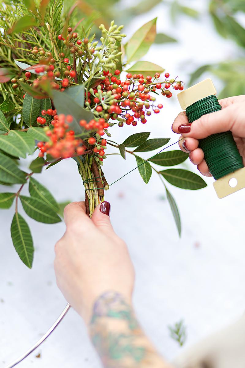 4_DIY_para_tu_decoración_de_Navidad_decoinspiración_decolook_handmade_manualidades_low cost_corona_navideña_paso_a_paso