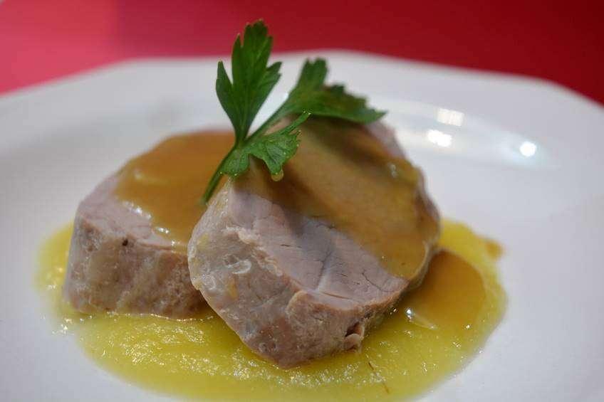 solomillo-a-la-sal-con-pure-de-manzana.JPG