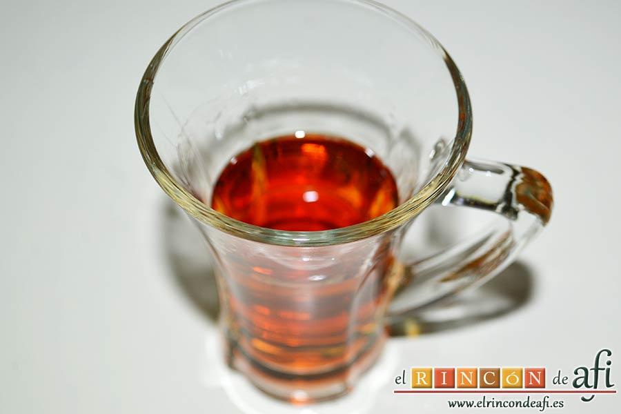 Solomillo de ternera con salsa de brandy, añadir el brandy