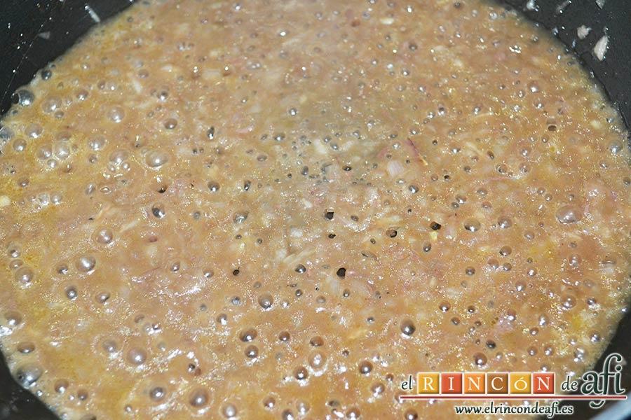 Solomillo de ternera con salsa de brandy, añadir y dejar que evapore el alcohol