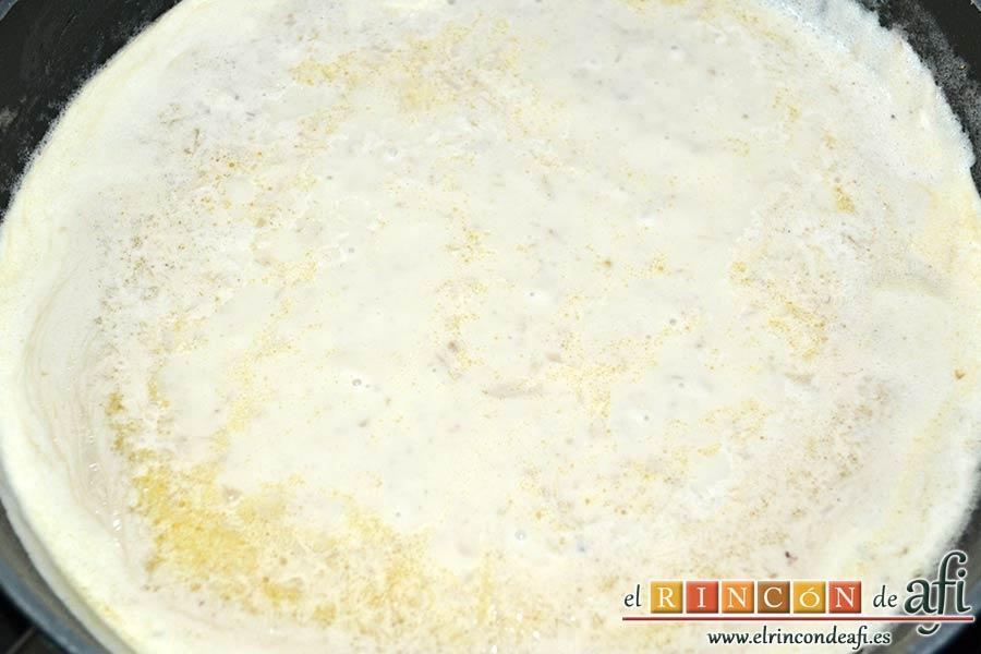 Solomillo de ternera con salsa de brandy, añadir la nata (crema de leche)