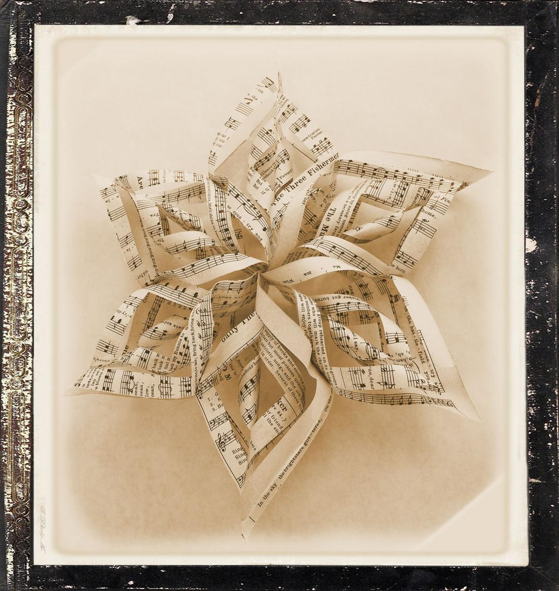 estrella hecha con papel