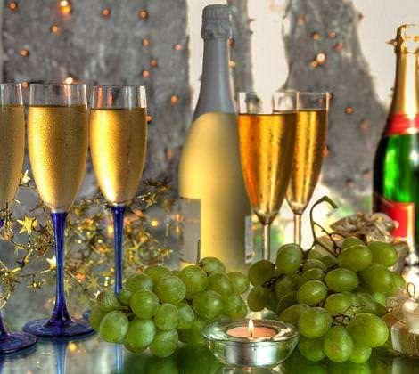 cenar-en-nochevieja-sin-que-ganemos-los-temidos-kilos-de-mas-alchol
